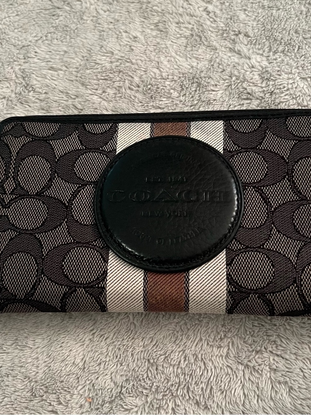 Coach Dempsey Zip Around Wallet w/Strap